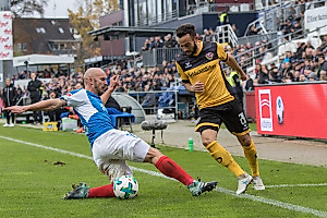 Fabian Müller setzt sich gegen Kiels Patrick Herrmann durch. (Foto: Steffen Kuttner)