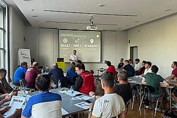 Teilnehmende Vereinsvertreter des Dresdner Weges bei der Schulung des SFV.