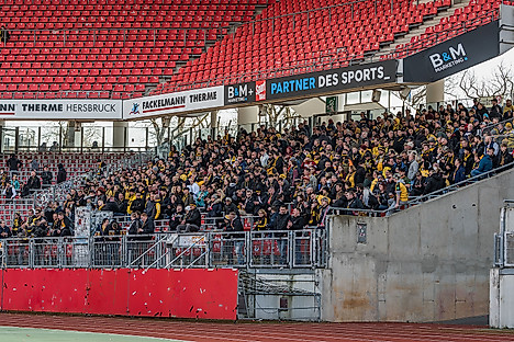 Der Gästeblock im Max-Morlock-Stadion Nürnberg