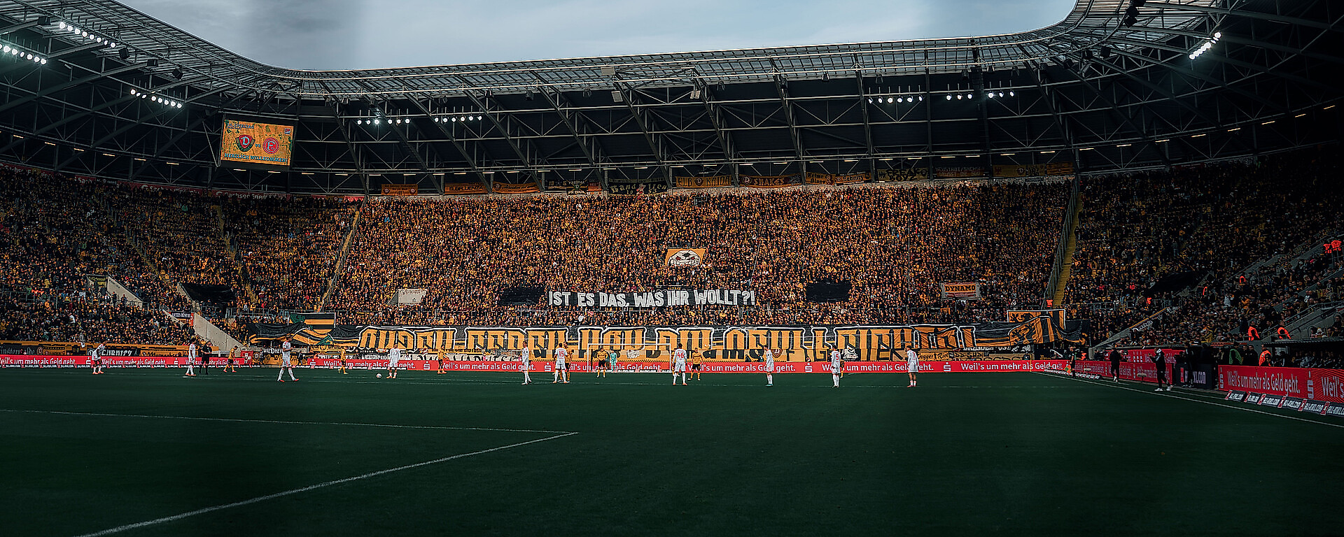 Der Blick auf den K-Block während des Heimspiel gegen Fortuna Düsseldorf.