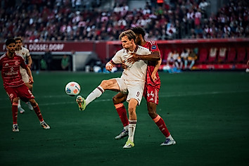 Vincent Vermeij für Dynamo Dresden am Ball gegen Fortuna Düsseldorf