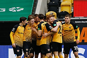 Großer Jubel bei Schwarz-Gelb über das vorentscheidende 3:0. | Foto: Steffen Kuttner