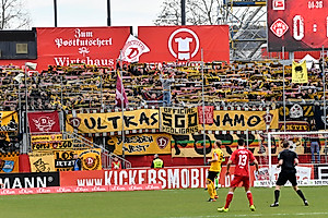 Voller Gästeblock: Starker Support der Dynamo-Fans