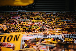Schalparade im K-Block des Rudolf-Harbig-Stadions