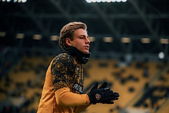 Jonas Oehmichen beim Einlaufen ins Rudolf-Harbig-Stadion.