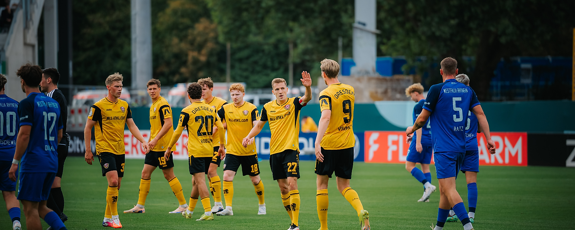 Dynamo-Spieler jubeln
