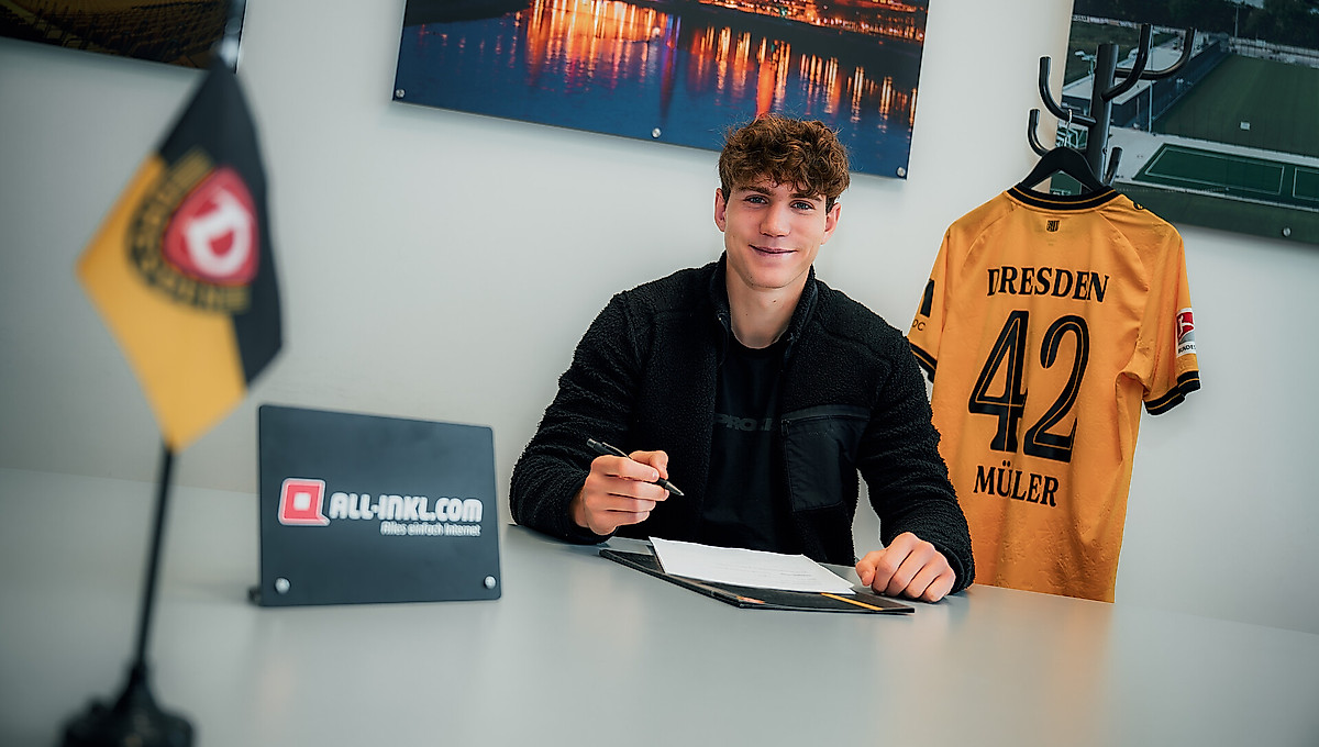 Friedrich Müller bei der Vertragsunterschrift am Samstag. 