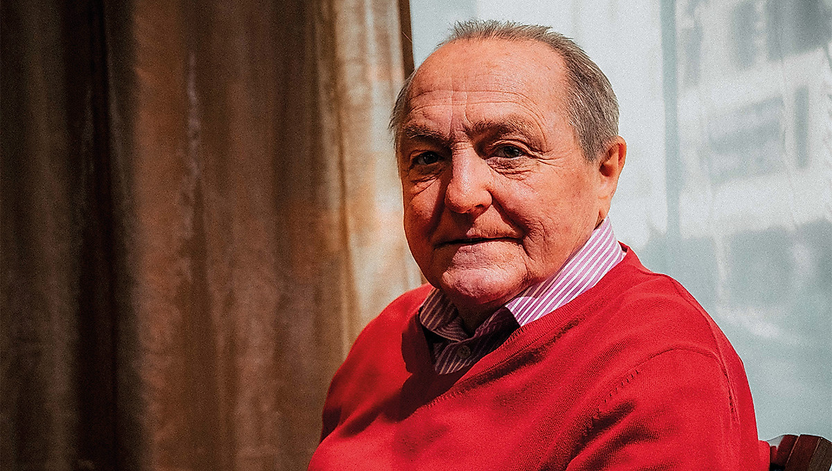 Ehrenspielführer Dieter Riedel bei einem Portraitshooting.