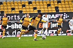 Klasse Auftritt von Königsdörffer, der kurz vor dem Pausenpfiff auf 2:0 stellt. | Foto: Dennis Hetzschold