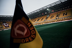 Eine Eckfahne im Stadion.