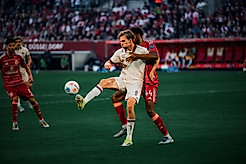 Vincent Vermeij für Dynamo Dresden am Ball gegen Fortuna Düsseldorf