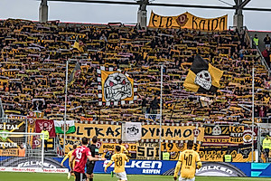 Rund 2.000 schwarz-gelbe Schlachtenbummler begleiteten die SGD nach Ingolstadt.