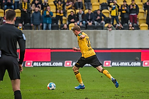 ... Daferner schnappt sich den fälligen Foulelfmeter und verwandelt sicher. | Foto: Dennis Hetzschold