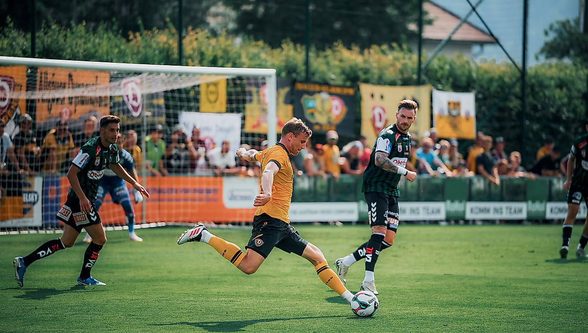 Christoph Daferner holt am Strafraum zum Schuss aus.