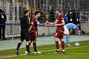 Kurz vor dem Halbzeitpfiff muss Daferner mit einer Sprunggelnksverletzung das Spielfeld verlassen. | Foto: Steffen Kuttner