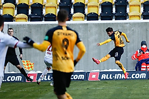 Bei seinem Startelfdebüt nach seiner Rückkehr zeigt Niklas Kreuzer eine tolle Leistung und trifft in der 59. Minute zum 3:0. | Foto: Steffen Kuttner