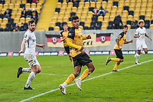 Mit seinem ersten Pflichtspieltreffer für die Profis der SGD baut Königsdörffer die Führung in der 59. Minute aus. | Foto: Dennis Hetzschold