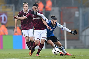 Aosman im Zweikampf, Kapitän Hartmann dahinter