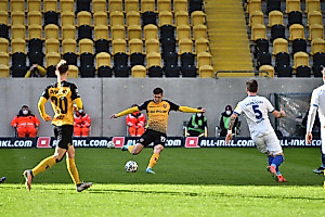 Jonathan Meier vergibt die letzte Möglichkeit für die SGD auf den Sieg. | Foto: Dennis Hetzschold
