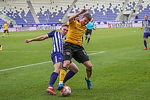 Christoph Daferner behauptet im Zweikampf den Ball.
