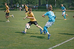 Dynamos Nachwuchsmannschaft im Spiel gegen die Altersgenossen vom Chemntizer FC.