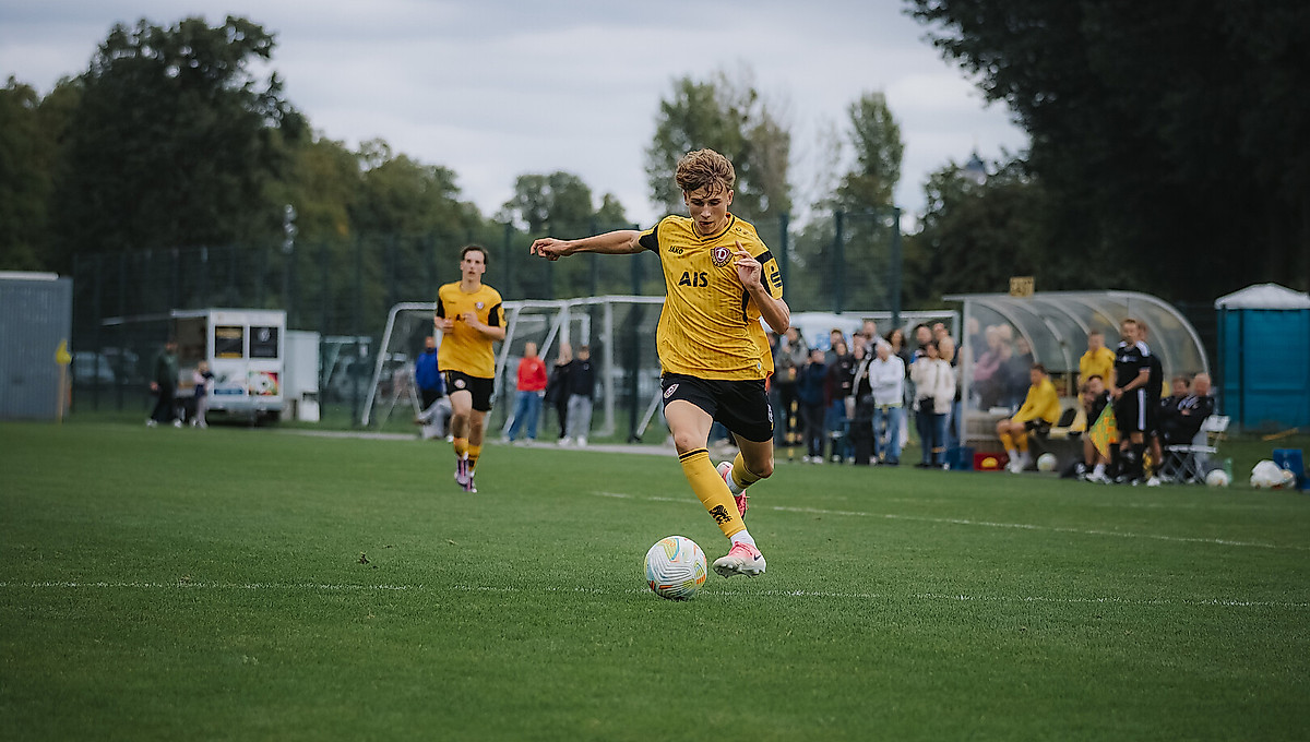 Ein Spieler der U17 beim Heimspiel im Sportpark Ostra.