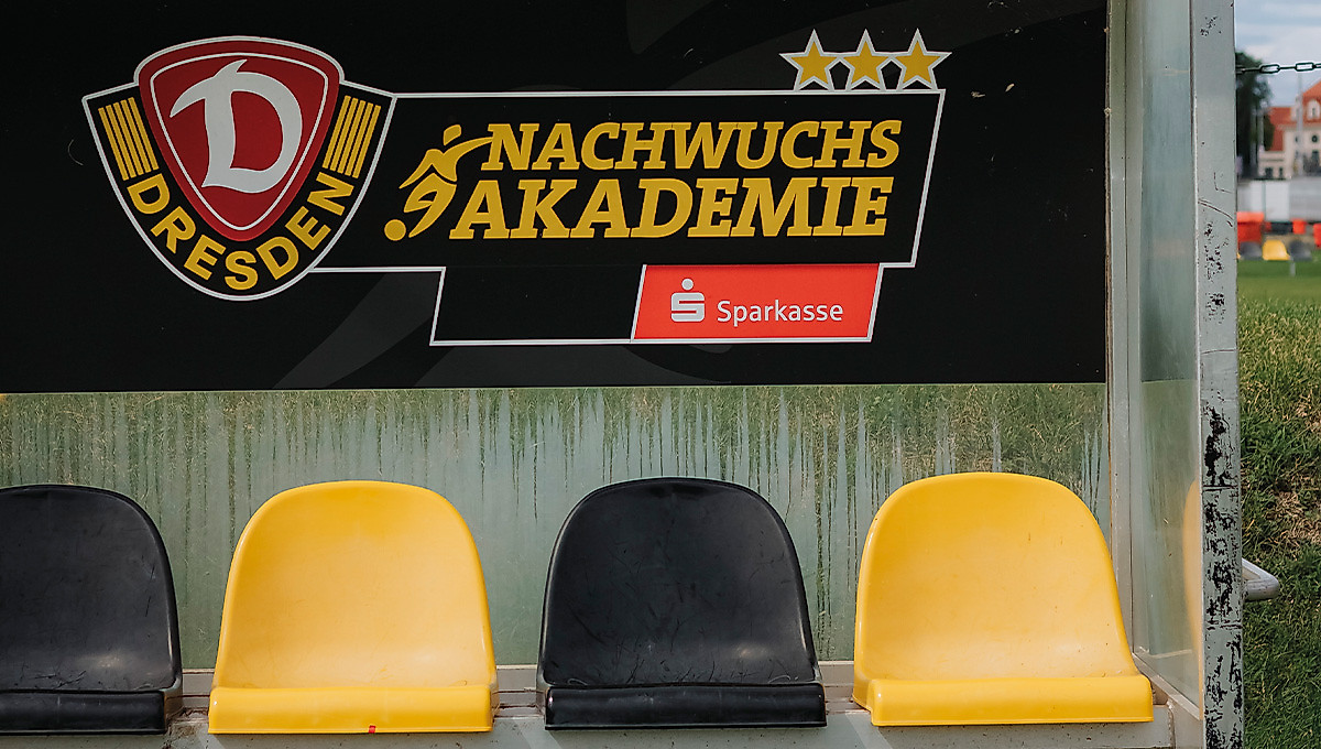 Die Auswechselbank auf dem Gelände der Nachwuchs Akademie.