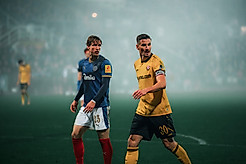 Stefan Kutschke mit der Kapitänsbinde am Arm im Hinspiel.