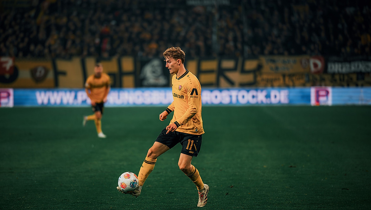 Dominik Kother mit dem Ball am Fuß.