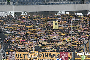 Lautstarker Auswärtssupport auch in Duisburg. (Foto: Steffen Kuttner)