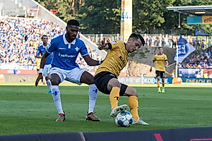 Baris Atik sichert das Spielgerät