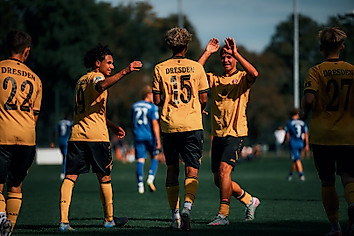 Die Spieler der U19 beim Torjubel.
