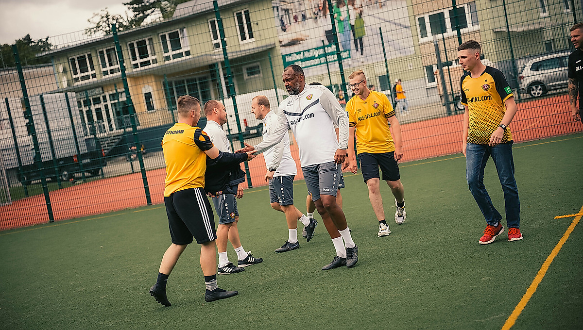 Jugendliche auf dem Fußballplatz