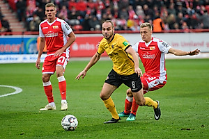 Rico Benatelli vor Felix Kroos