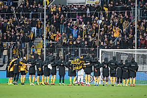 Der K-Block feiert die Spieler trotz der Niederlage