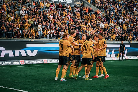 Dynamospieler jubeln
