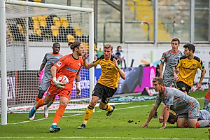 Daferner verzweifelt an SCP-Schlussmann Huth. | Foto: Dennis Hetzschold