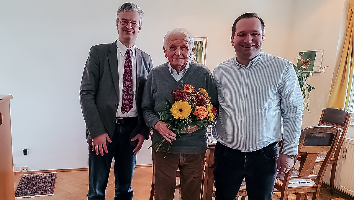Die Präsidiumsmitglieder besuchten Professor Volker Oppitz anlässlich seines Vereinsjubiläums.