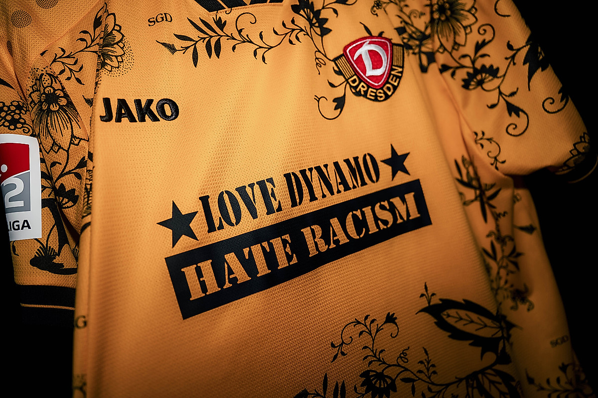 Das Sondertrikot vom LOVE DYNAMO - HATE RACISM-Aktionsspieltag 2025/26.