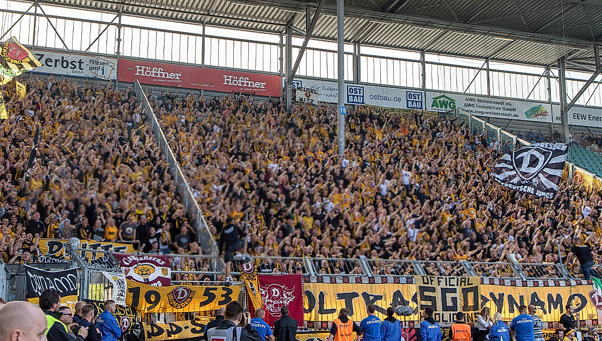 Die Dynamo-Fans im Gästeblock.