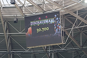 Ausverkauftes Rudolf-Harbig-Stadion zum Ostduell