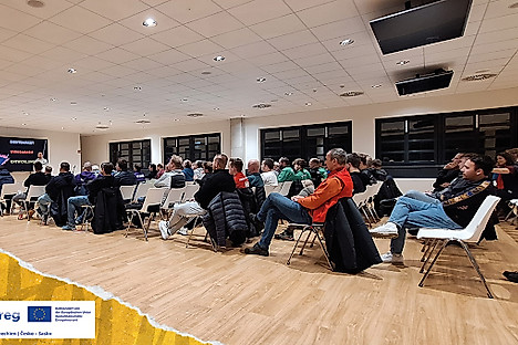 Die Vereinvertreter bei der Weiterbildung mit Hockey-Nationaltrainer André Henning.