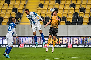 Sebastian Mai gewinnt das Kopfballduell gegen Christian Beck. | Foto: Dennis Hetzschold