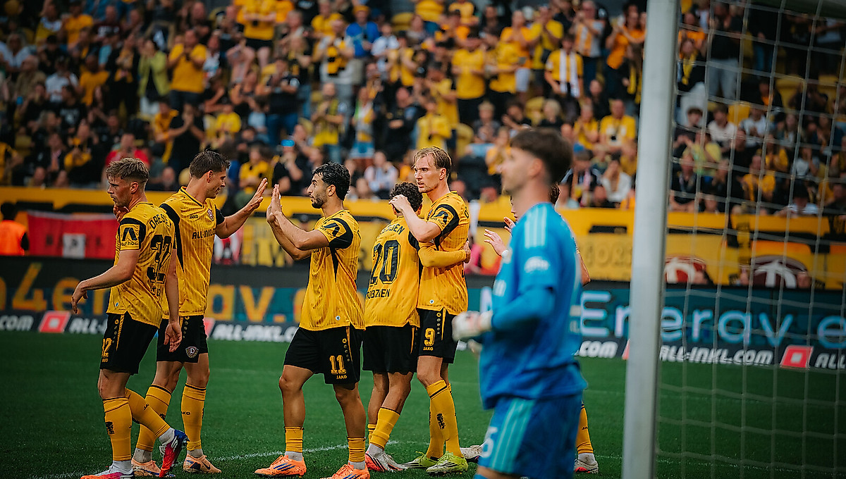 Jubeltraube der Spieler von Dynamo Dresden
