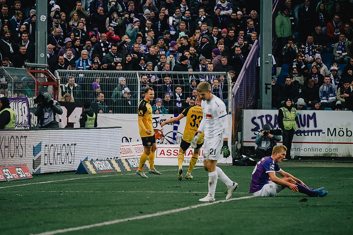Torjubel von Dynamo-Spielern in Osnabrück