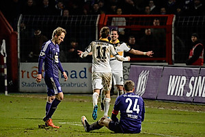 Justin Eilers und Paco Testroet jubeln.