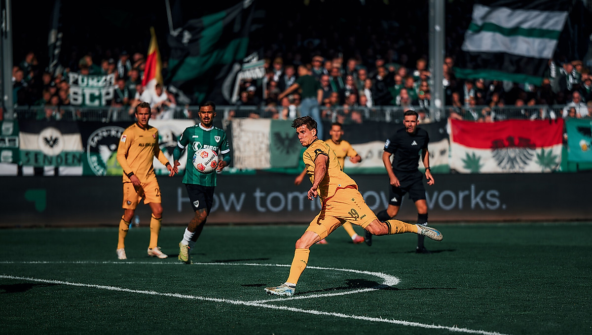 Alexander Rossipal holt zum Schuss aus.