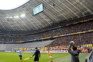 Mehr als 20.000 Dynamo-Fans unterstützen ihr Team – ein unfassbaren Bild
