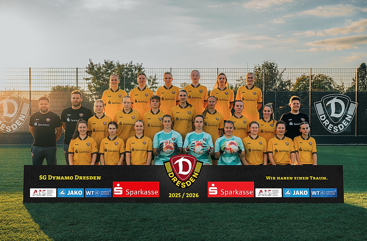 Das Mannschaftsfoto der Frauenmannschaft von Dynamo Dresden für die Saison 2025/26.