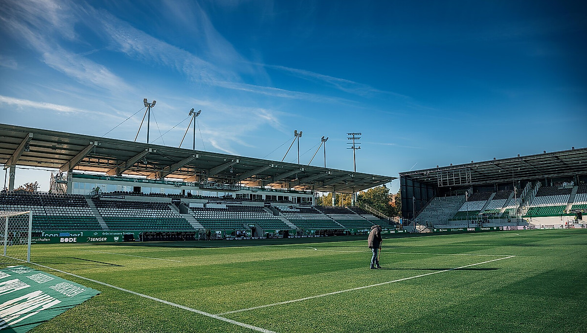 Das leere Preußenstadion vor der Stadionöffnung.